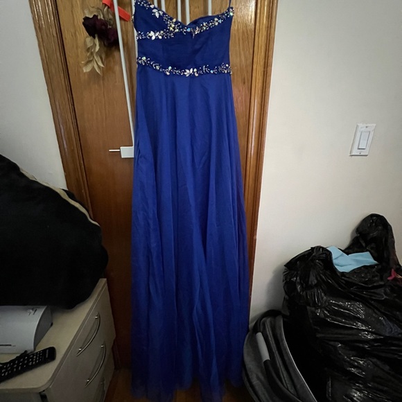 Prom dress, evening gown - Picture 2 of 2